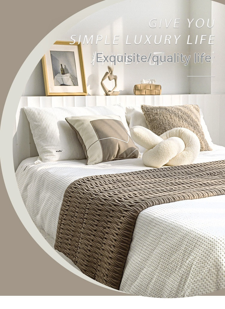 Modern Minimalist Model Room Bed Runner Bed Pillow